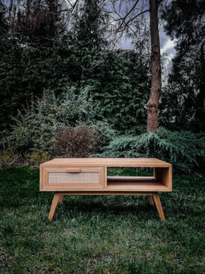 Stolik kawowy loftowy Tejido z szufladami i frontami z rattanu Stolik kawowy loftowy Tejido z szufladami i frontami z rattanu