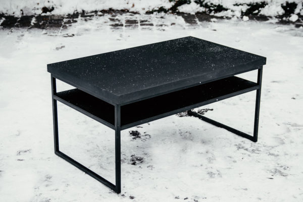 Drewniano stalowy stolik kawowy Doble z dodatkową półką