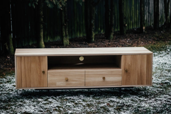 Dębowa komoda rtv Durazno z szufladami