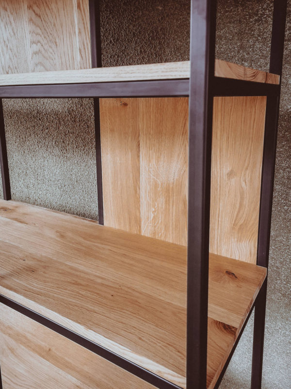 półki regału CAGE do salonu