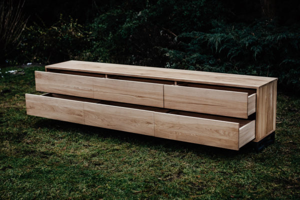 dębowa komoda z pojemnymi szufladami dębowa komoda z pojemnymi szufladami