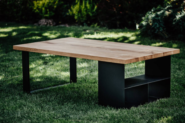 duzy-stolik-kawowy-bookcase-scaled-1.jpg Dębowy stolik kawowy BOOKSHELF z półką