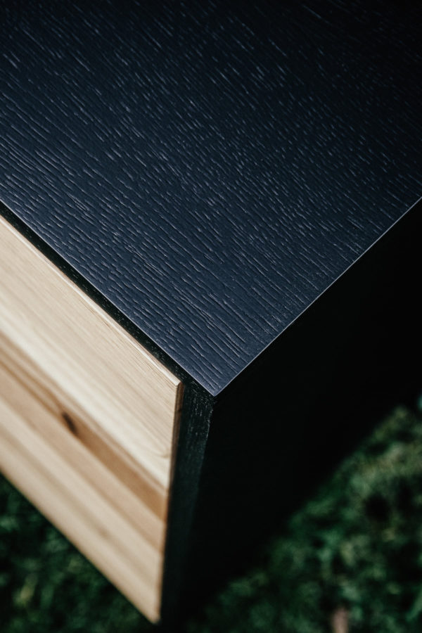 czarne drewniane elementy czarne drewniane elementy