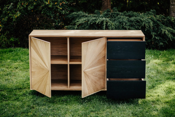 komoda dębowa AMANECER z czarnymi szufladami komoda dębowa AMANECER z czarnymi szufladami