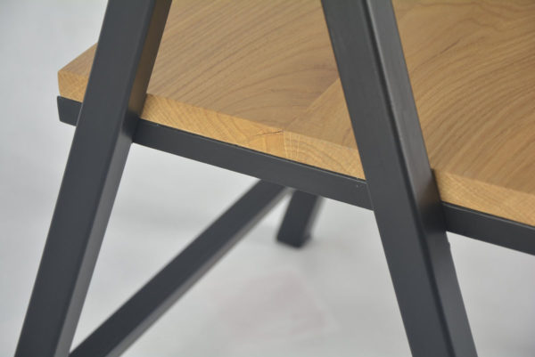 krzeslo-detal-mobler-design.jpg Dębowo stalowe industrialne krzesło MOBLER