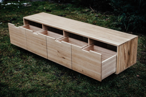 komoda ESPACIOSO z dużymi szufladami