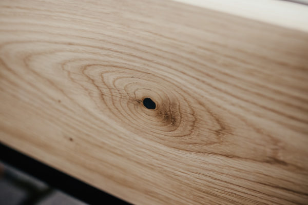 sęk w dębowym drewnie sęk w dębowym drewnie