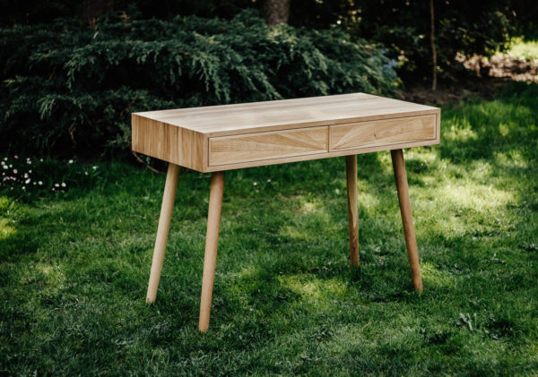 drewniane biurko AMANECER na toczonych nogach drewniane biurko AMANECER na toczonych nogach