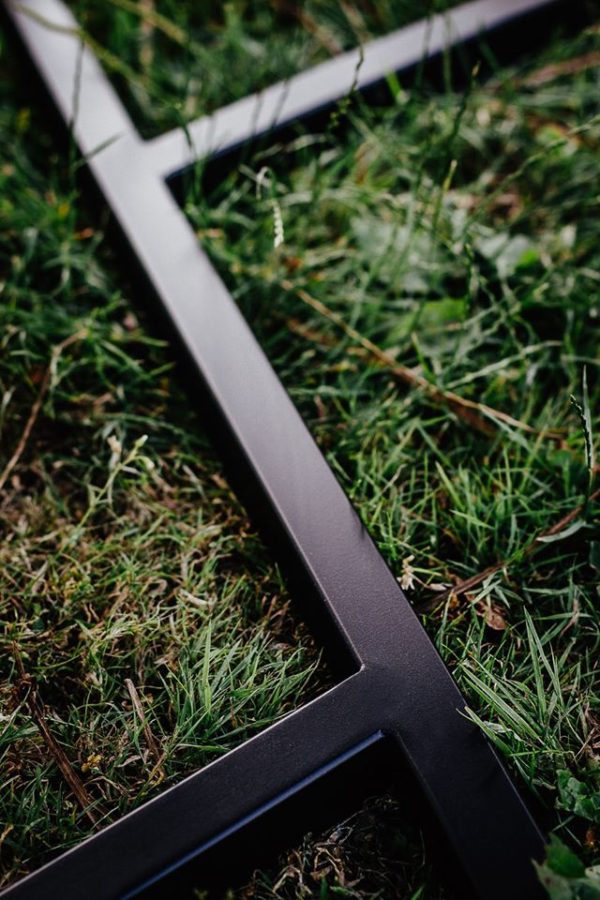 stalowa-podstawa-stolika-y.jpg Dębowy stolik kawowy Y do salonu