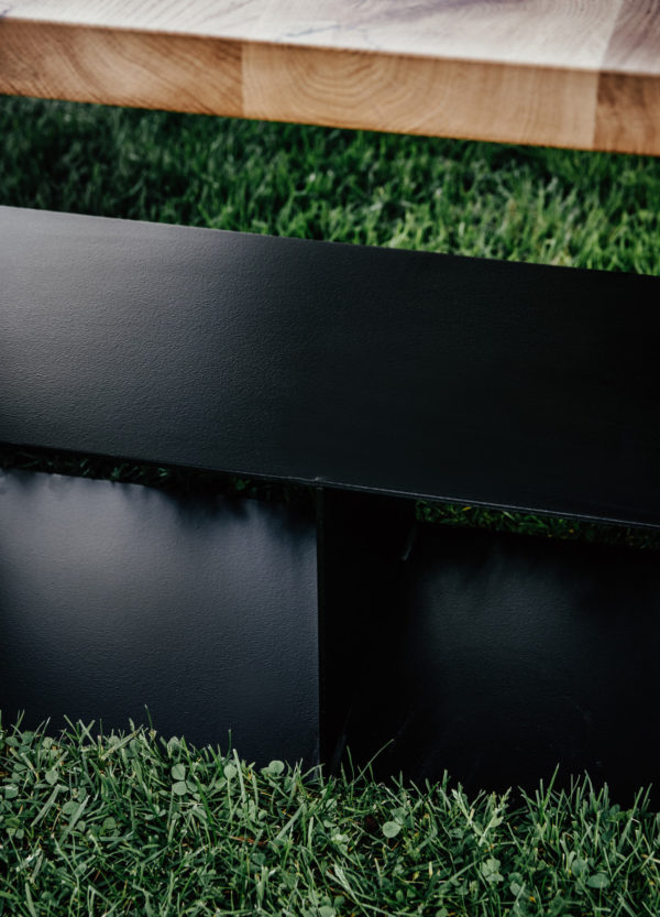 stalowa-polka-na-ksiazki.jpg Dębowy stolik kawowy BOOKSHELF z półką