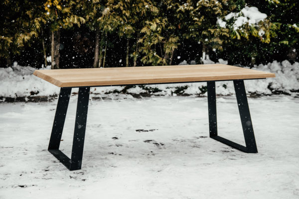 Stół loftowy Lamina z litego drewna i stali