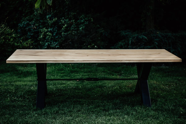 duży dębowo stalowy stół