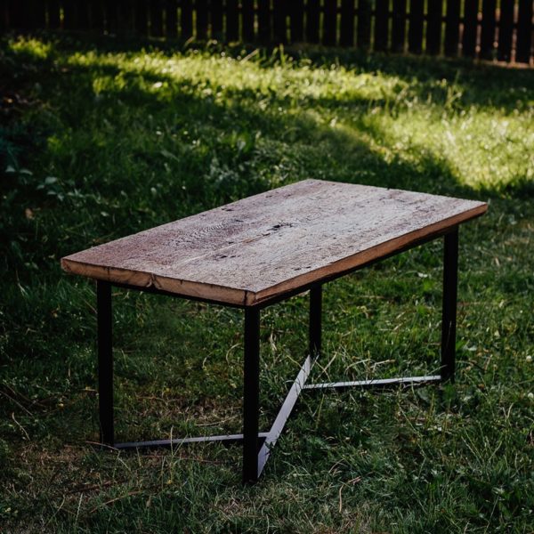 stolik-kawowy-ze-starego-drewna.jpg Dębowy stolik kawowy Y do salonu