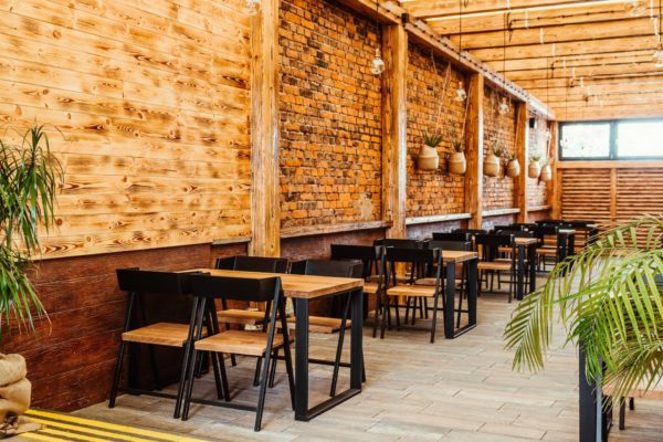 krzesła Mobler i stoły w restauracji