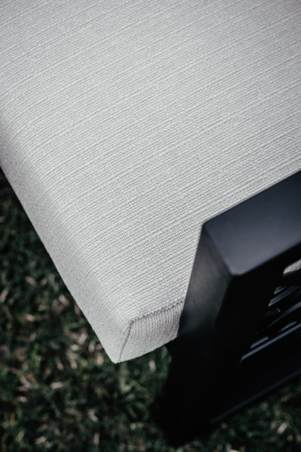 solidne tapicerowane siedzisko