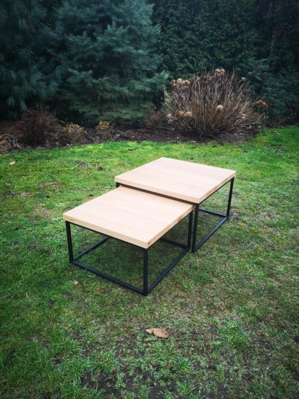 Zestaw kwadratowych stolików dębowych do salonu