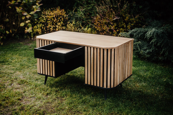 0T1A8100 sergio.fotografuje Dębowe biurko TIRA z miejscem do przechowywania