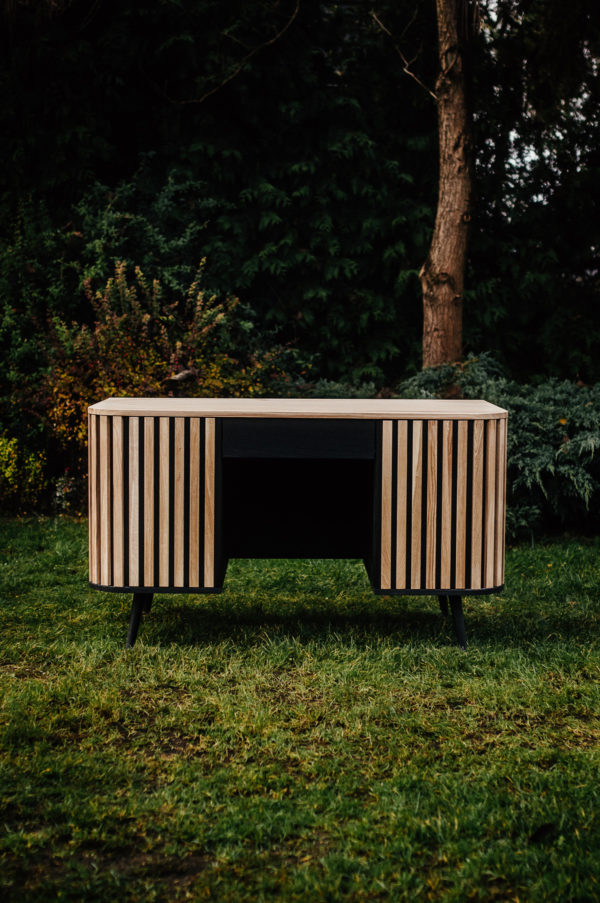 Dębowe biurko TIRA z miejscem do przechowywania Dębowe biurko TIRA z miejscem do przechowywania