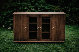 komoda z drewna deslice Dębowa komoda DESLICE do salonu